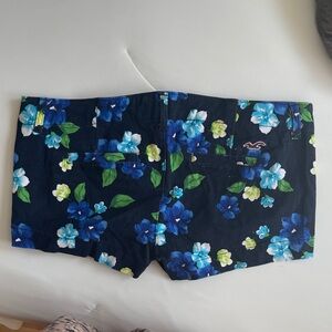 Hollister Navy Floral Mid-Rise Women's Jean Shorts